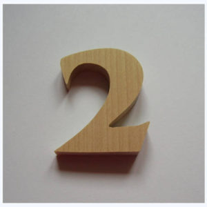 "2" dřevěné domovní číslo v.4,5 cm