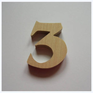 "3" dřevěné domovní číslo v.4,5 cm
